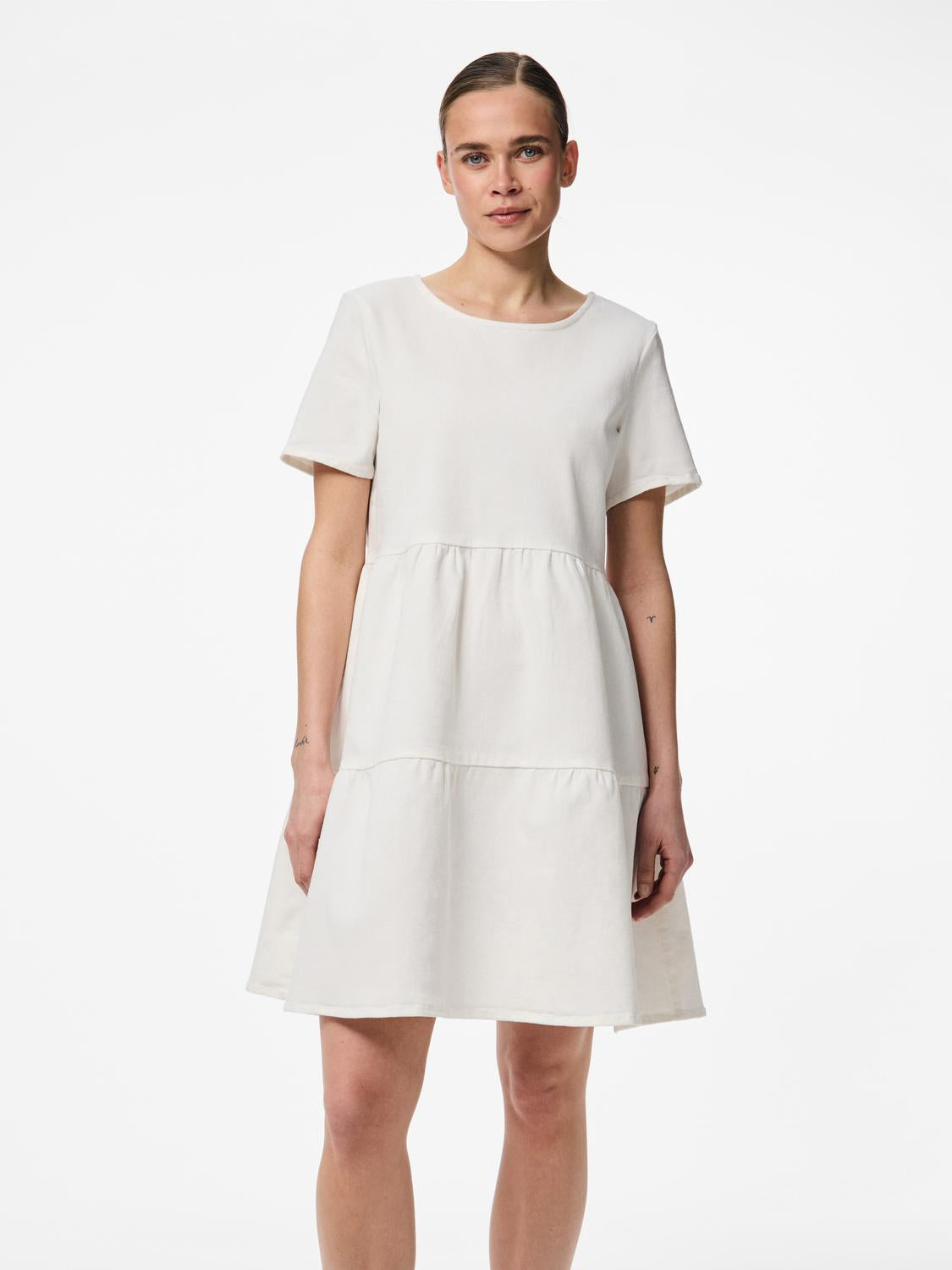 model_shot-front